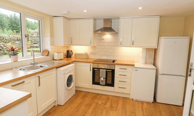 Hollow Meadows Cottage | WIGTWIZZLE COTTAGE, pet friendly, with open fire in Stocksbridge