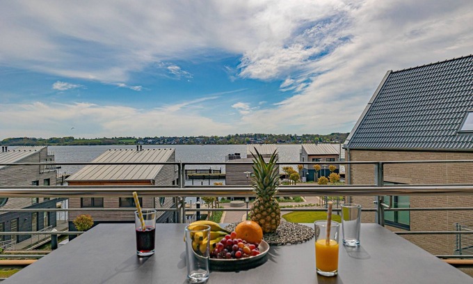 Schleswig Apartment | Wiking-koje 6 - Aufzug, 2. OG, Barrierearm, Balkon, Dusche, TV, Parkplatz