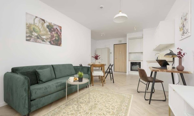 Wlochy Apartment | Wiktoryn 6 | Charming Apartment | WiFi