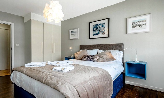 Galway City Centre Apartment | Wild Atlantic Way City-Centre Base with Parking. Single level