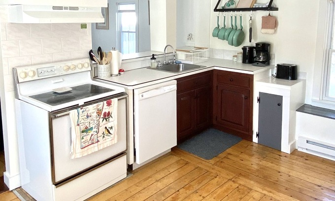 Londonderry House | Wild Blossom Farmhouse- a lovely Vermont Getaway