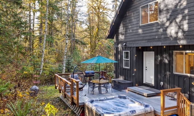 Skykomish House | Wild Cascadia - hot tub, Starlink, 20min to Stevens Pass`