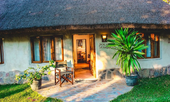 Lusaka Cabin | Wild Dogs Lodge