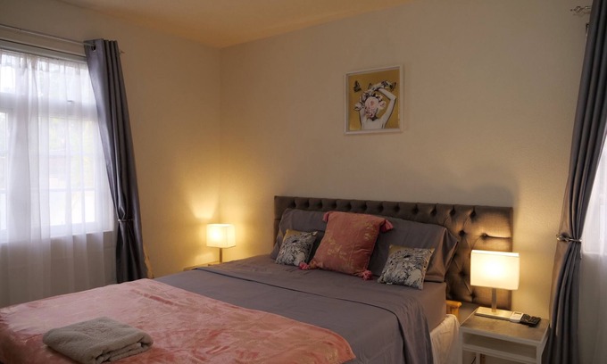 Ealing Park Apartment | Wild Flower Boutique Apartments 🌸n