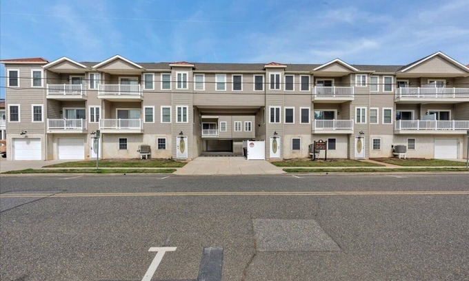 Cape May - Wildwood Condo | Wild Pearl - 3br/2ba - Parking - HEATED POOL, North Wildwood, NJ