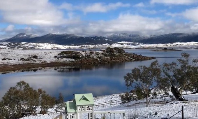 East Jindabyne House | Wild Pines Waterfront Lodge