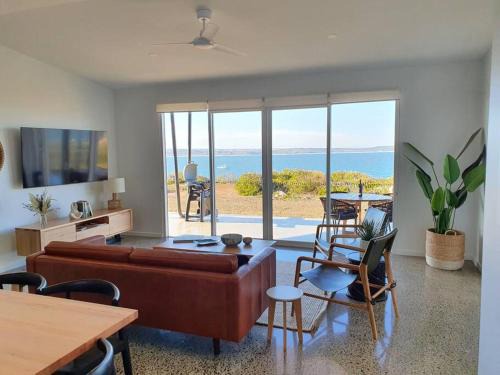 Newland House | Wild Retreat - Luxury Home with Magnificent Views