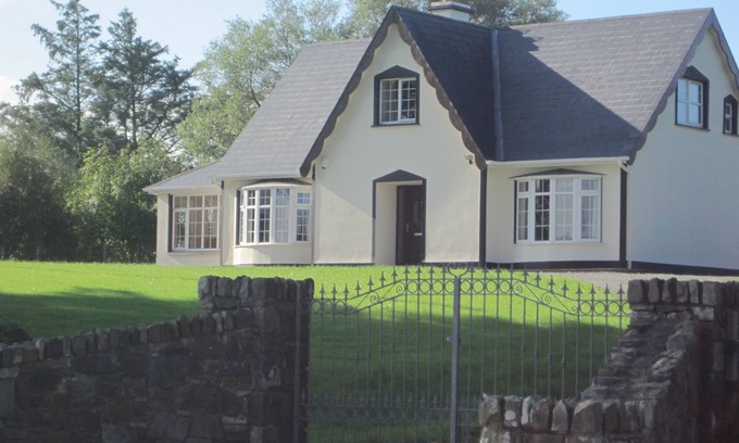 Ballylongford House | WildAtlanticWay Tarbert Kerry.4BR 4BR,Beach GamesRoom sleep8. discounts FiberB.B