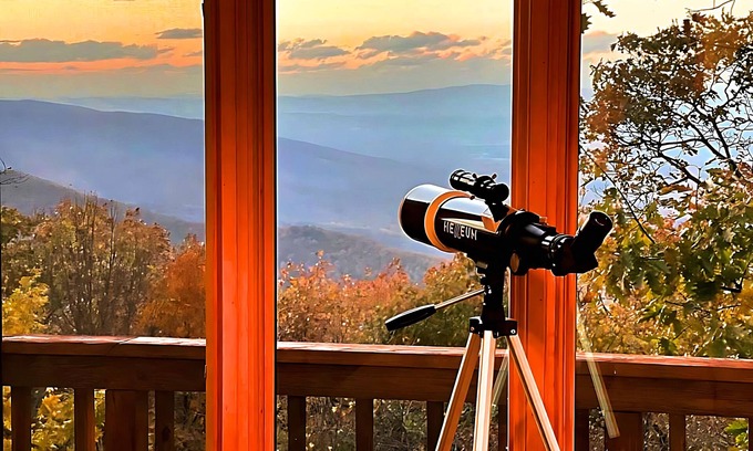 Lyndhurst House | WILDBRIAR LODGE 6BR/6BA MASTER SUITES HOT TUB GAME ROOM MOUNTAIN VIEWS