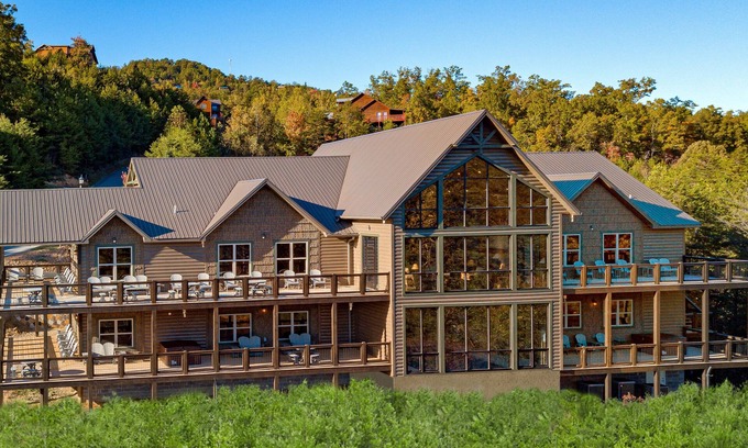 Gatlinburg - Pigeon Forge Cabin | Wildbriar Lodge - Brand New in December 2019!