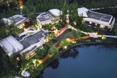 Shuangliu District Hotel | Wilderness Art Hotel