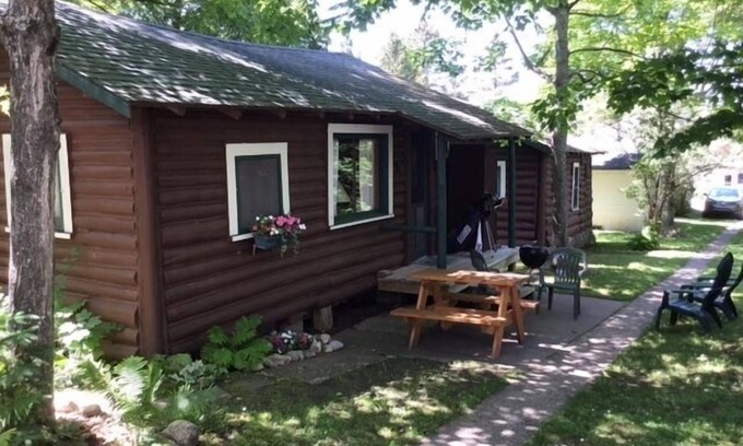 Cedarville Cabin | Wilderness Bay Cabin - Les Cheneaux Landing