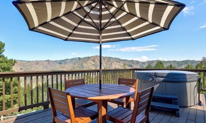 Boise House | Wilderness Ranch Retreat w/ 2 Private Hot Tubs and Views!