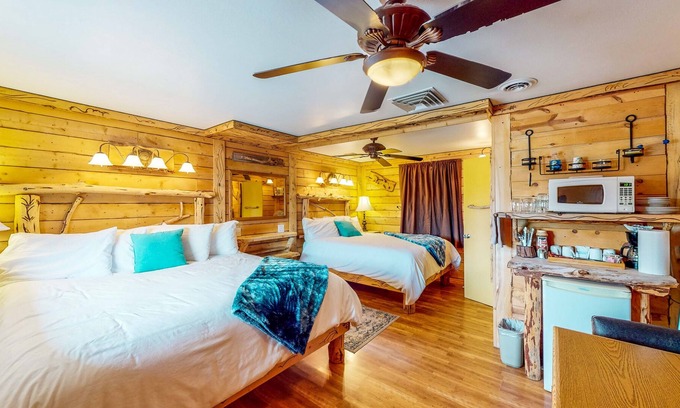 Cedaredge Cabin | Wilderness retreat with stellar shared amenities