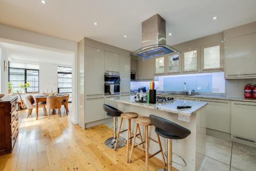 Portsmouth Apartment | Wildflower Garden