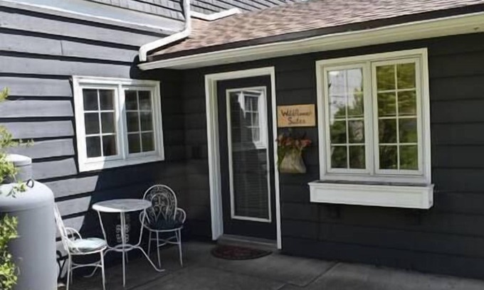 Garfield Apartment | Wildflower Suites South