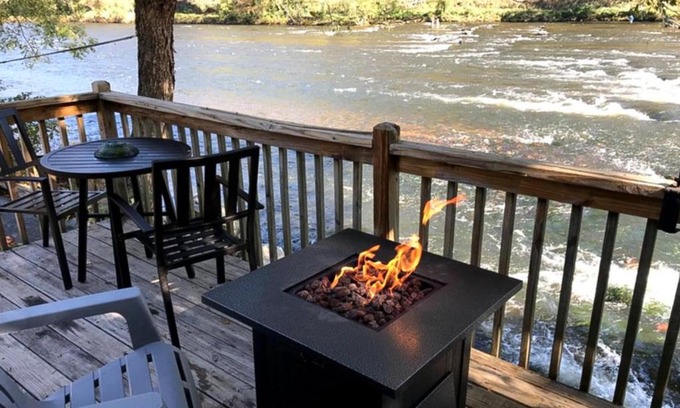 Bryson City House | Wildlife Cabin On The River