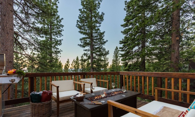 Kingswood Estates Cabin | Wildwood by AvantStay | Seclusion In The Woods w/ 3 Decks! 15mins from NrthStar!
