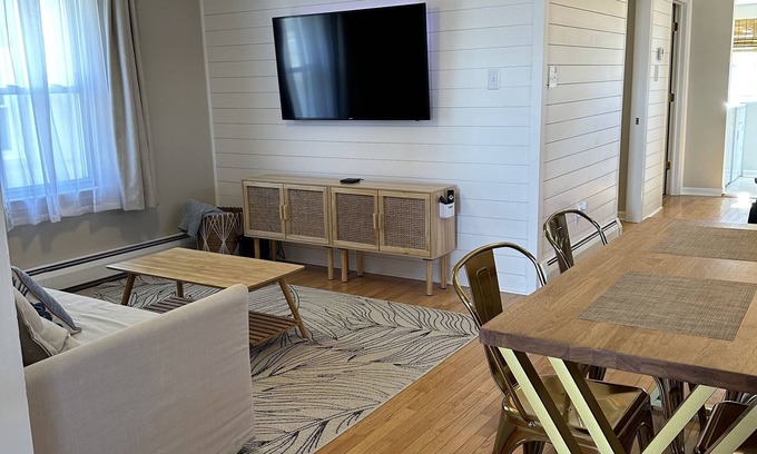 Wildwood House | Wildwood Coastal Cottage [walking distance to restaurants]
