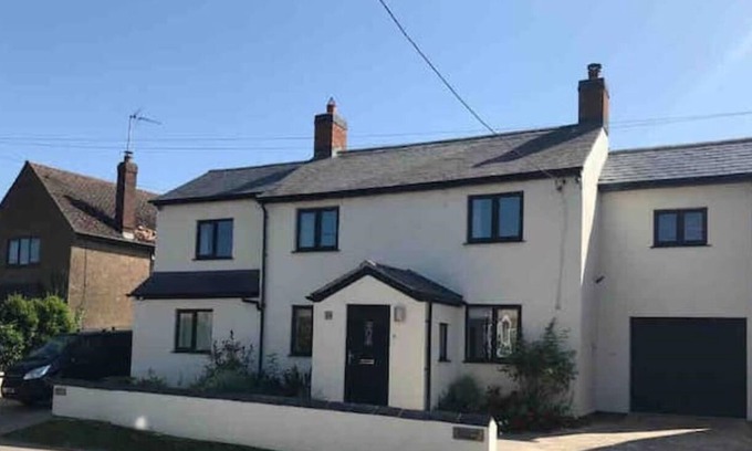 Silverstone House | Wildwood Cottage - Silverstone F1