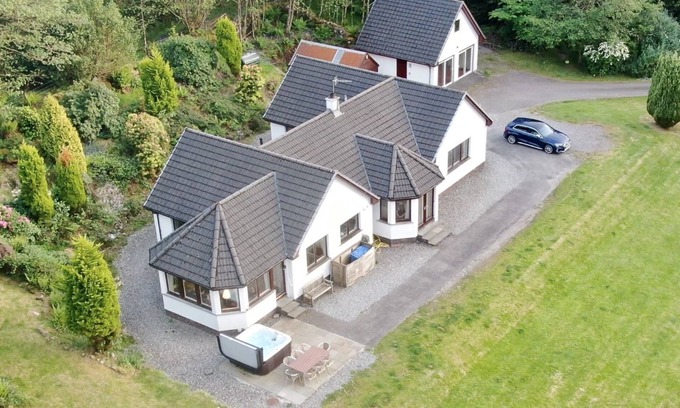 West Laroch Cottage | Wildwood Cottage with Hot Tub - sleeps 8 guests in 4 bedrooms