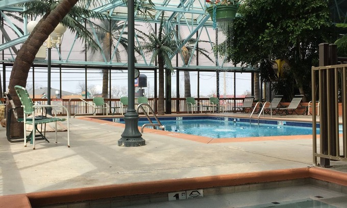 Florence Hotel | Wildwood Inn Tropical Dome & Theme Suites