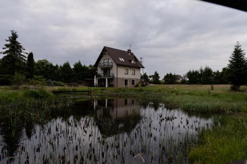 Pomerania Province Villa | Willa nad stawem