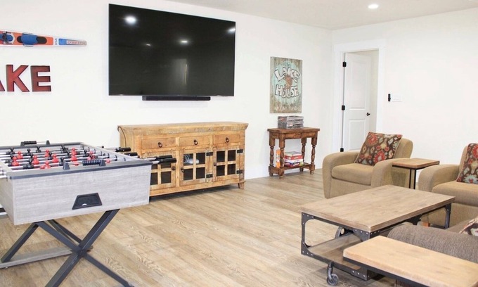 Gordonville House | Willard Lodge | Hottub