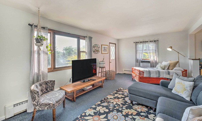 Williams Bay Apartment | Williams Bay Getaway w/Geneva Lake Views!