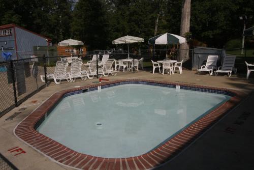 Stonehouse Other | Williamsburg Camping Resort One Bedroom Loft Cabin 4