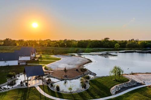 Point Villa | Willis Country Cabins-Sunset-#2
