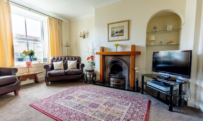 Penrhyn Bay House | Willow Cottage, 3 Bed Cottage, Penrhyn Bay