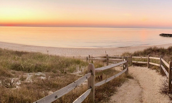 Town Bank Cottage | Willow Cottage by the Bay - July 27- Aug 3 available!nOnly 3 Night Minimum