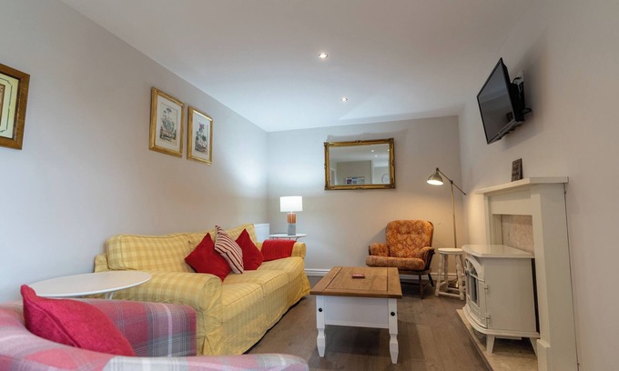 Caldwell Cottage | WILLOW COTTAGE, pet friendly, character holiday cottage in Eppleby