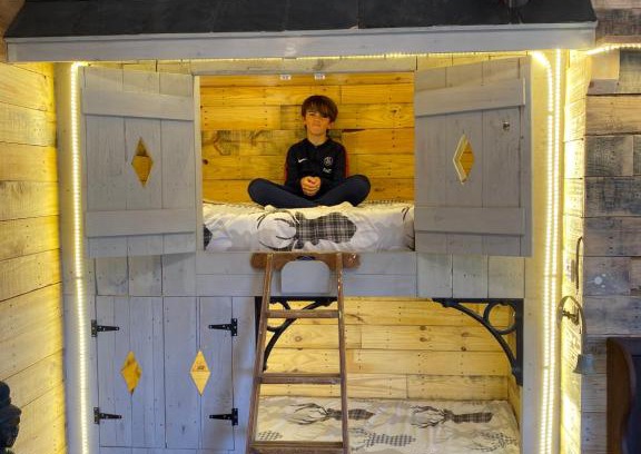 Fifield House | Willow Court Farm Studio East & Petting Farm, 8 mins to Legoland & Windsor, 15 mins to Lapland UK