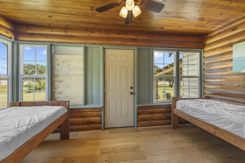Madill Other | Willow Heaven - Lakefront Cabin Escape