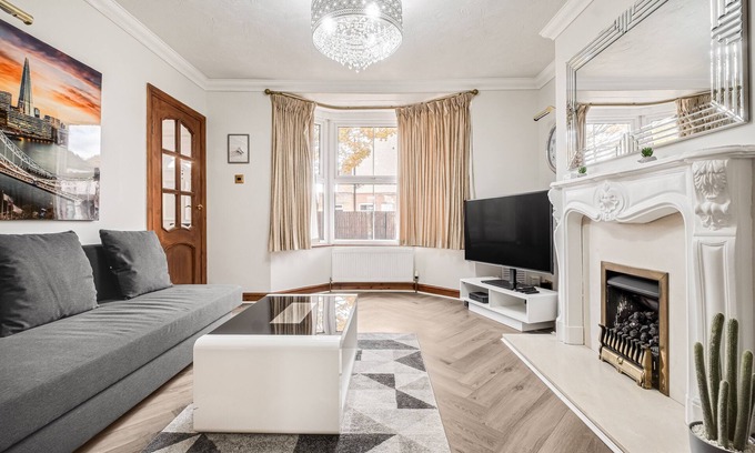 Bedford House | Willow House by Our Home Short Stays