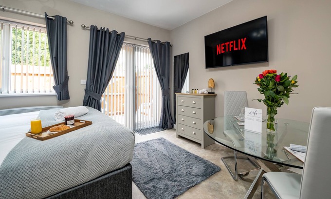 Shirley Apartment | ★ Willow Lodge - Deluxe Apartment near NEC, Solihull,Resorts World,JLR & Airport