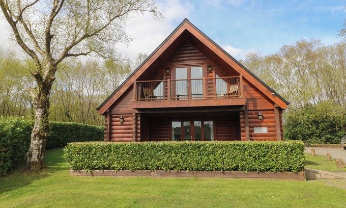 Bridgetown Cottage | WILLOW, pet friendly, luxury holiday cottage, with a garden in Dolton