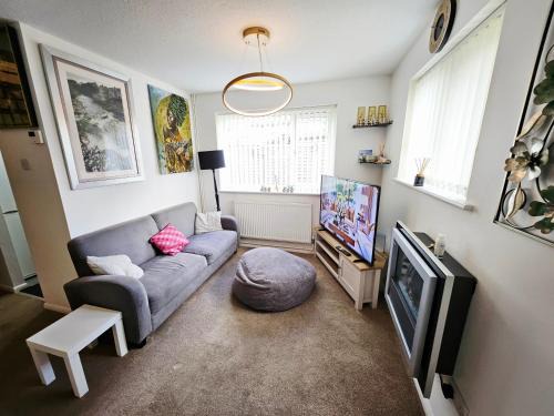 Six Hills House | Willow Retreat - House in Burbage- Sleeps2- Garden