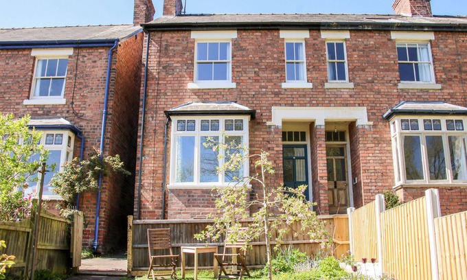 Shrewsbury Cottage | WILLOW VIEW, family friendly, character holiday cottage in Shrewsbury