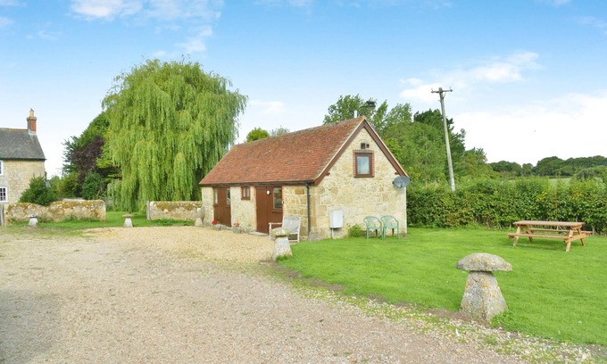 Newport Cottage | Willows - a barn that sleeps 2 guests in 1 bedroom plus 2 on sofa bed [lounge]