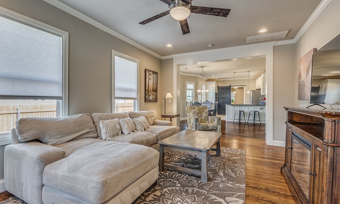 Central Oklahoma City House | WillowTree Family Estate Midtown OKC OCU. 2 Homes