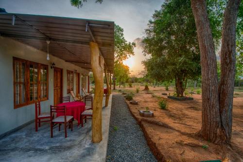 Pahala Maragahawewa Resort | Wilpattu Holiday Home