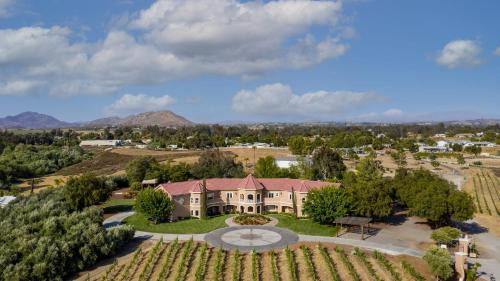Temecula Villa | Wilson Creek Manor By AvantStay Sleeps 10 Amazing Estate w Pool Game Room