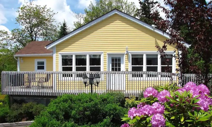 Boutiliers Point Cottage | Wilson's Coastal Club - C1