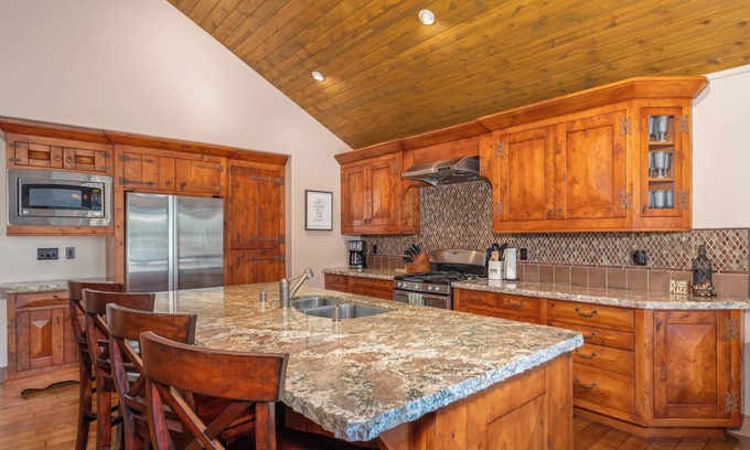 Dorrington Cabin | Wilson's Roost- Snowshoe Springs Lake