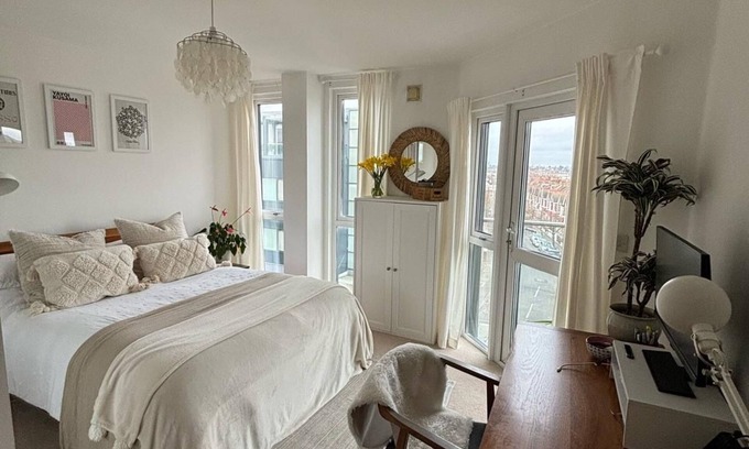 Wimbledon Park Apartment | Wimbledon Park, Spacious 1 Bed, With Large Balcony