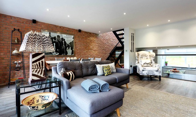 West Hill House | Wimbledon Terrace House, by Veeve
