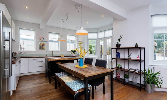 Hillside House | Wimbledon Wildflower, by Veeve